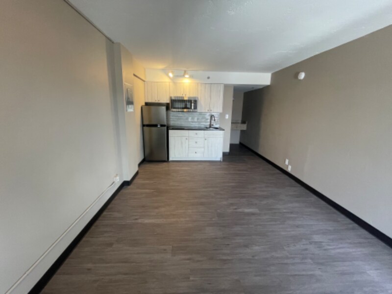 Primary Photo - 140 S Parkside Dr