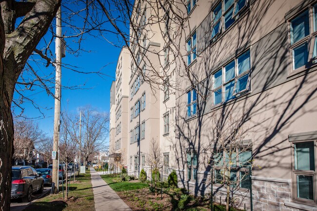 Bâtiment du lac - Entrée - Regent Student Living