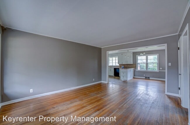 Building Photo - 3 br, 1 bath House - 10627 E 3rd St