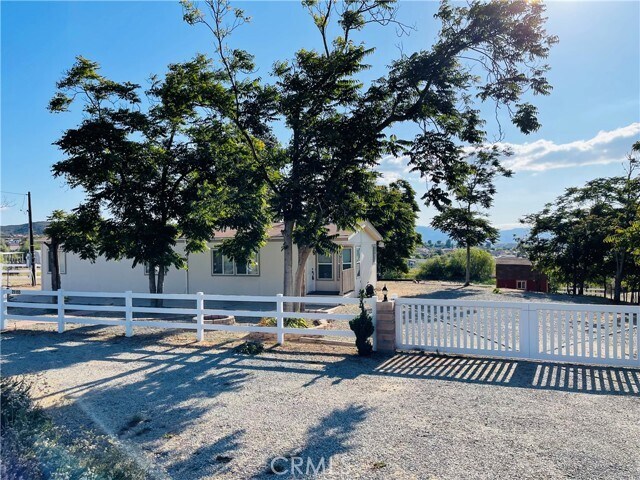 Foto del edificio - 25195 Bundy Canyon Rd