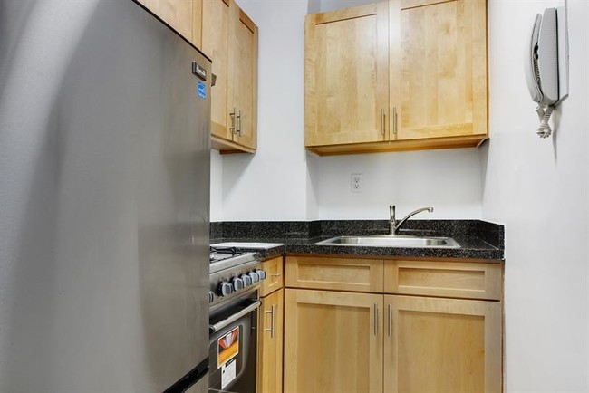 Building Photo - 200 East 15th Street