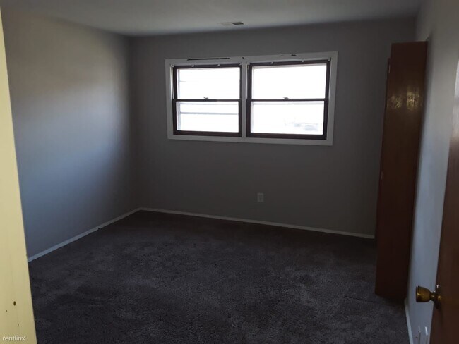 Foto del edificio - 2 br, 1 bath 4plex - 1950 Warren Street 2