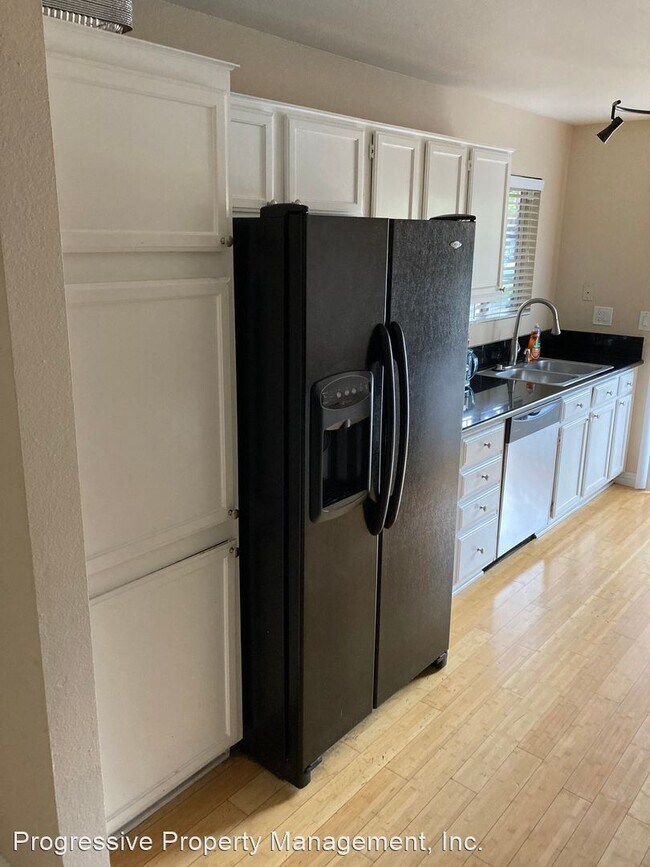 Building Photo - 2 br, 2 bath House - 5300 Silver Canyon Rd...