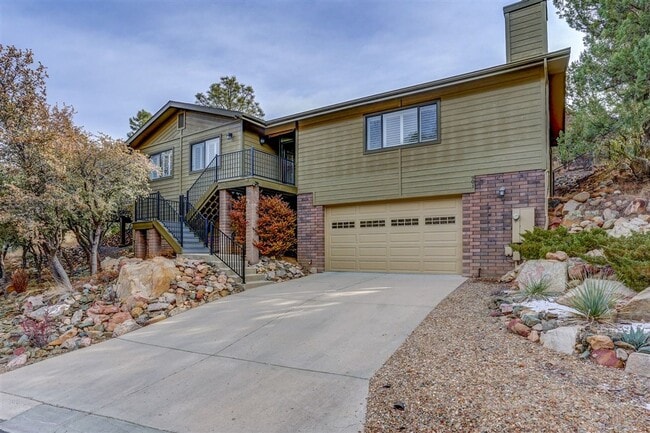 Building Photo - 3 bedroom, 2 bathroom home in Forest Hylands!