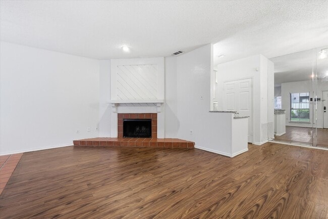 Foto del edificio - 9600 Royal Ln
