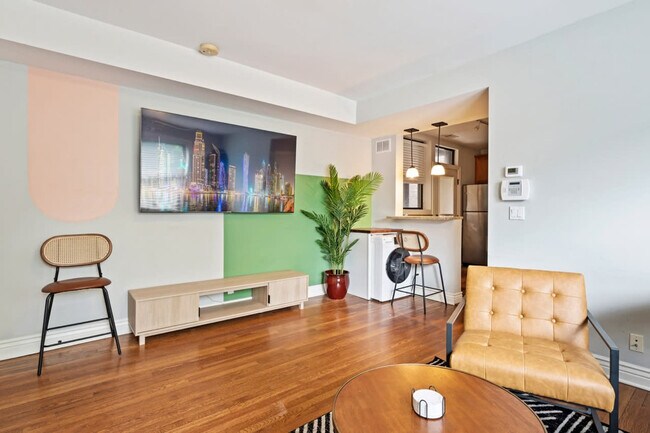 Building Photo - 3437 N Lakewood Ave