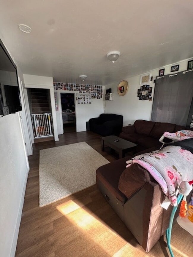 Building Photo - 805 S 5th Ave