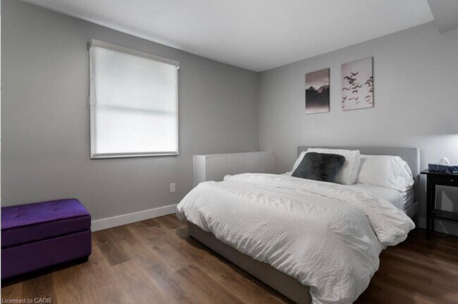 Photo du bâtiment - 168-168 Picton St E