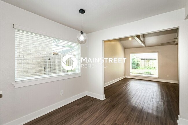 Building Photo - 3 Bedroom Pet-Friendly Home in Houston, TX with Main Street Renewal