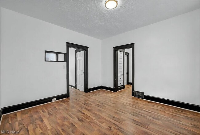 Foto del edificio - 12001 Oakview Ave