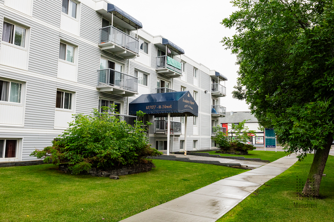 Photo du bâtiment - Academy Manor Apartments