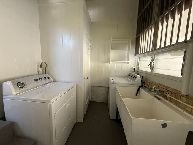 Foto del edificio - 35 Country Club Rd