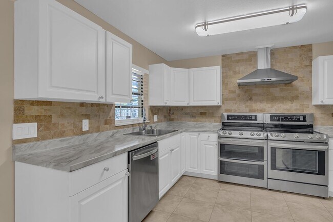 Building Photo - 6113 Yucca Dr