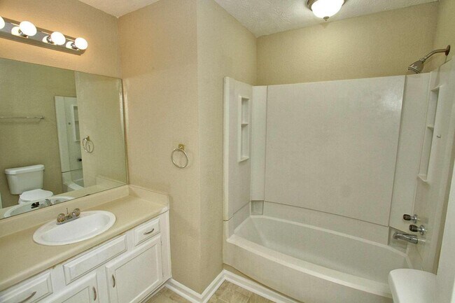 Foto del edificio - 716 Greenvale Rd NW