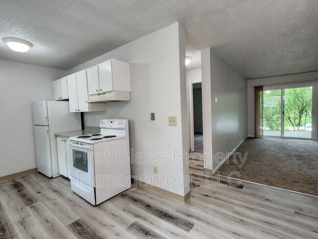 Building Photo - 3618 SW BEAVERTON HILLSDALE HWY