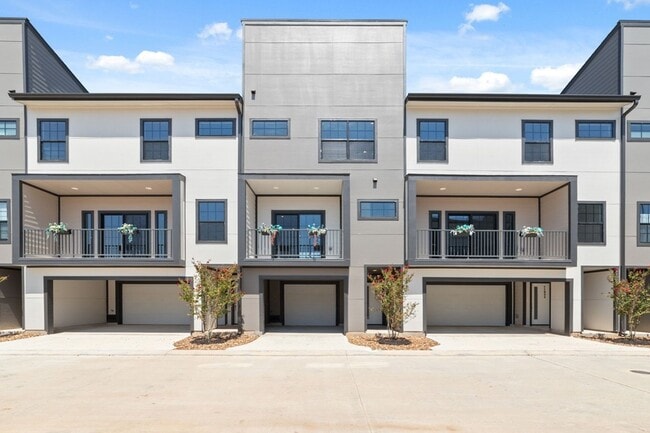 Building Photo - 11924 N Hoa Sen Cir