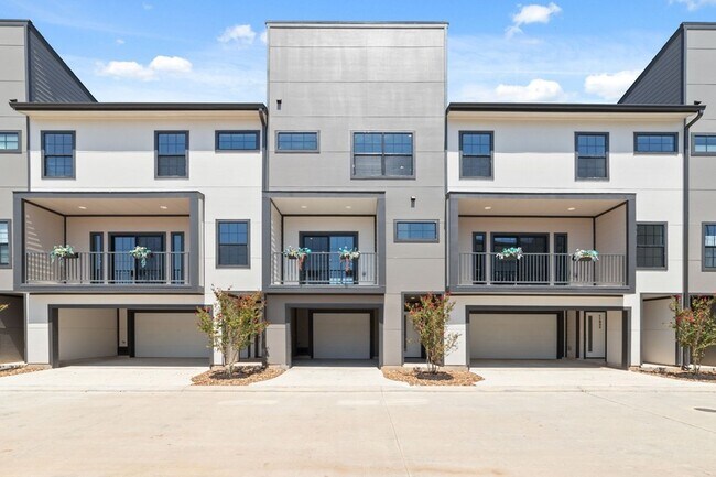 Photo - 11924 N Hoa Sen Cir Apartment