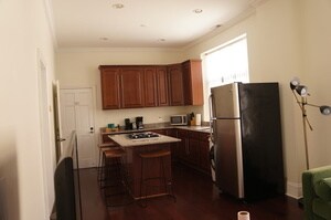 Building Photo - 450 N May St