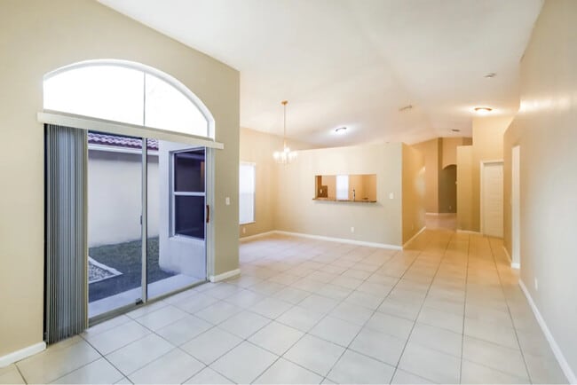 Building Photo - 10890 NW 46th Dr