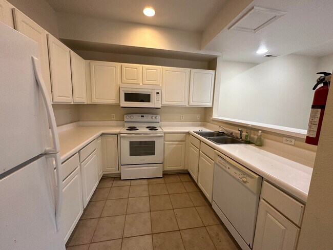 Building Photo - 200 White River Dr