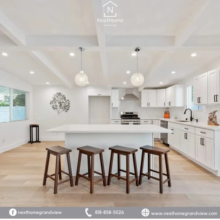 Foto principal - 17801 Saticoy St