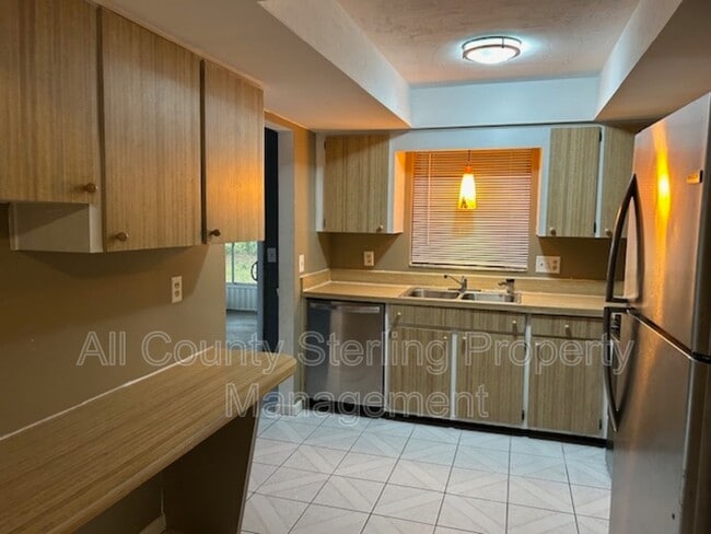 Foto del edificio - 1477 Providence Blvd