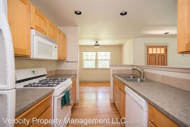 Building Photo - 1114 N W Constellation Dr