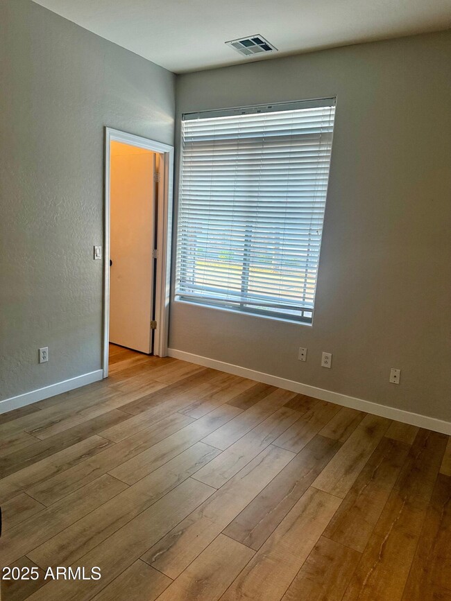 Building Photo - 1259 S Emmett Dr