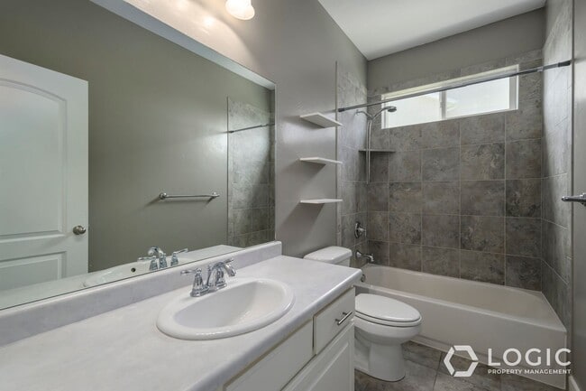 Building Photo - Stunning Row End Townhome In Prime Location!