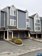 Building Photo - 231 Cambridge Dr