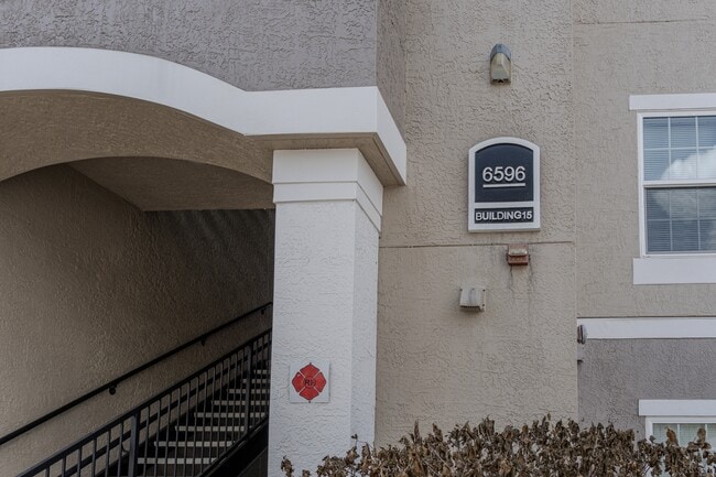 Foto del edificio - 6596 Swissco Dr