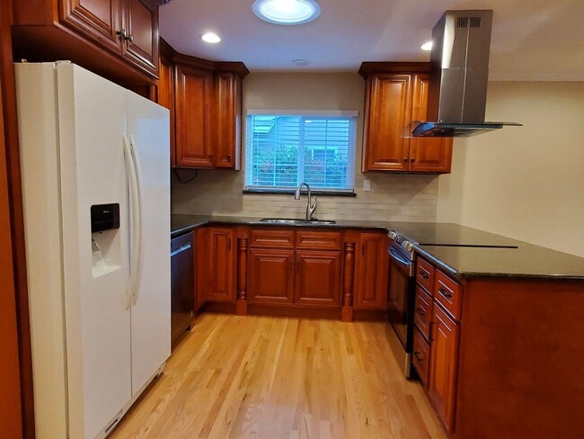 Building Photo - 6211 Cloverhill Dr