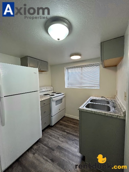 Building Photo - 322 S. 11th-Unit B (downstairs)