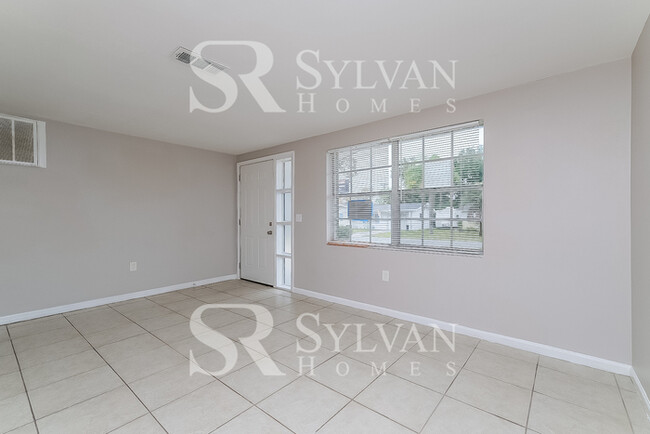 Building Photo - The living is easy in this 2 bedroom, 2 ba...