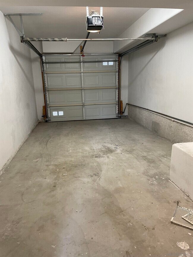 Building Photo - 4080 Promontory St