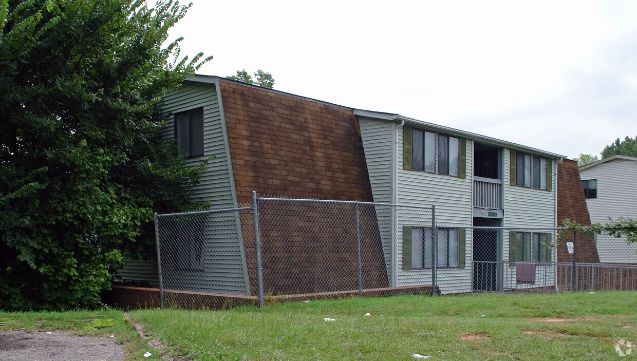Building Photo - 1200 Angelus Dr
