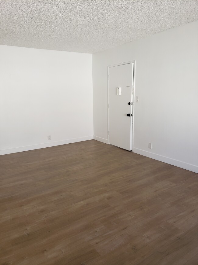 Foto del edificio - 817 N Hudson Ave