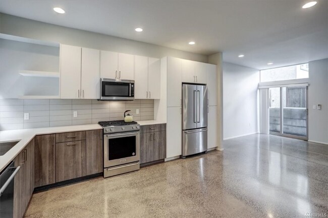 Building Photo - 1520 13th Ave S