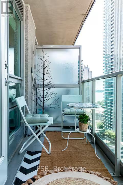 Building Photo - 18 Yonge St