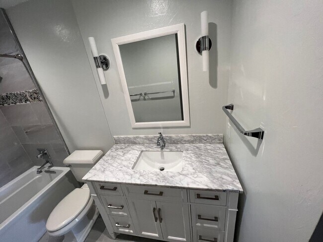 Foto del edificio - 3 Bedroom 2 Bath Lakeside Home