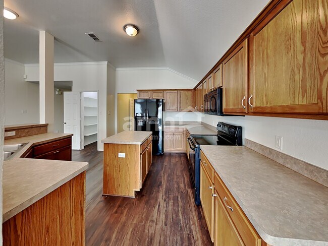 Building Photo - 1573 Sandhurst Dr