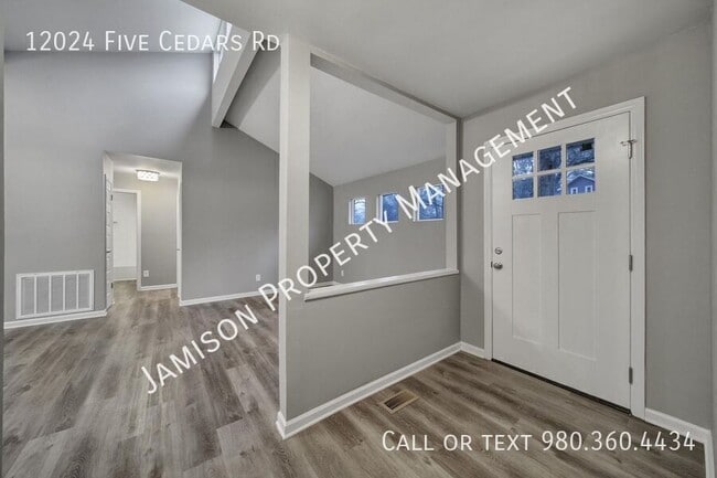 Foto del edificio - 12024 5 Cedars Rd