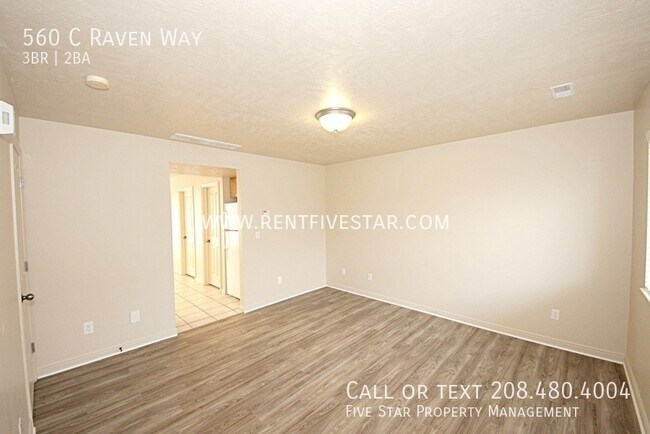 Foto del edificio - 560 Raven Way