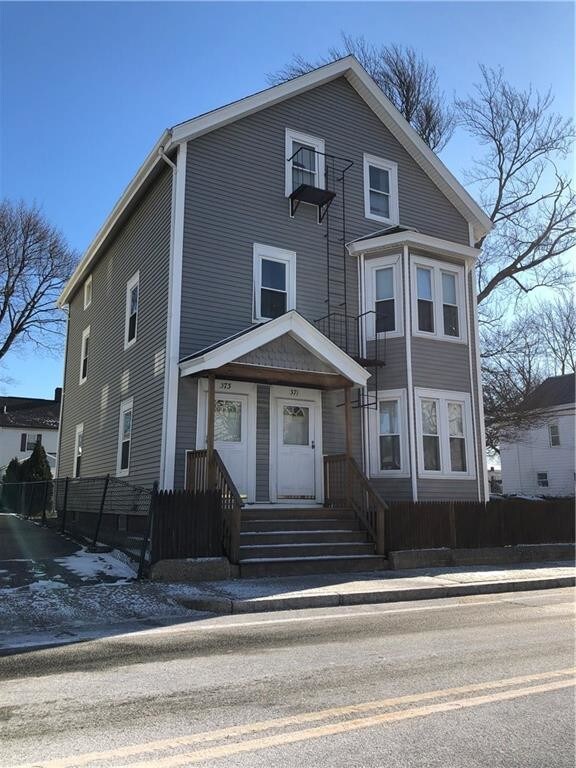 371373 High St Unit 1, Cumberland, RI 02864 Room for Rent in