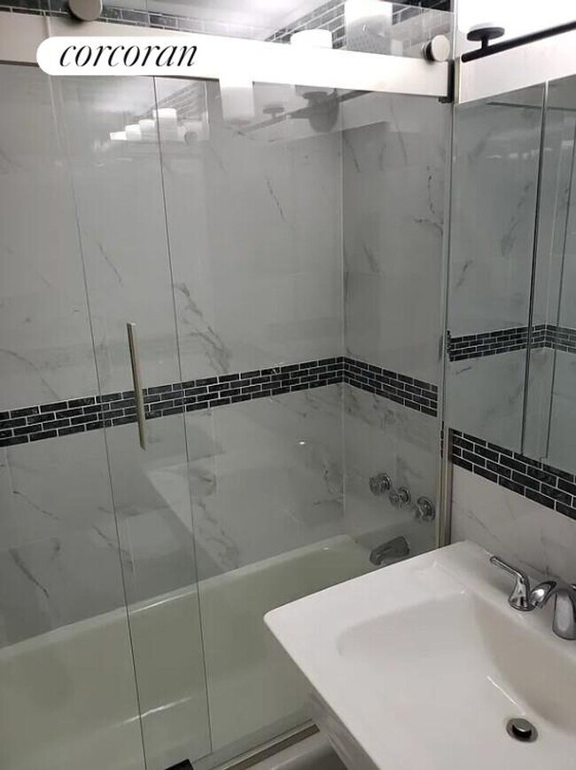 Building Photo - 345 E 56th St