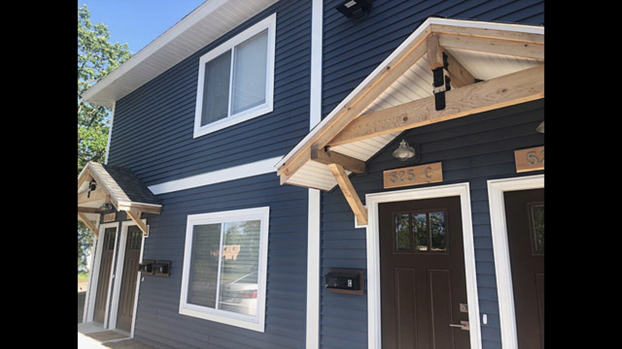 Private entranceM - 525 S Garfield Ave