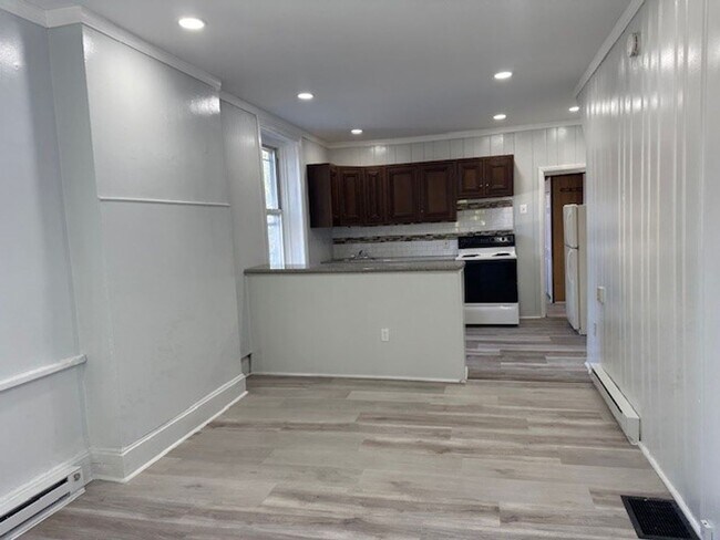 Building Photo - 151 S 18th St