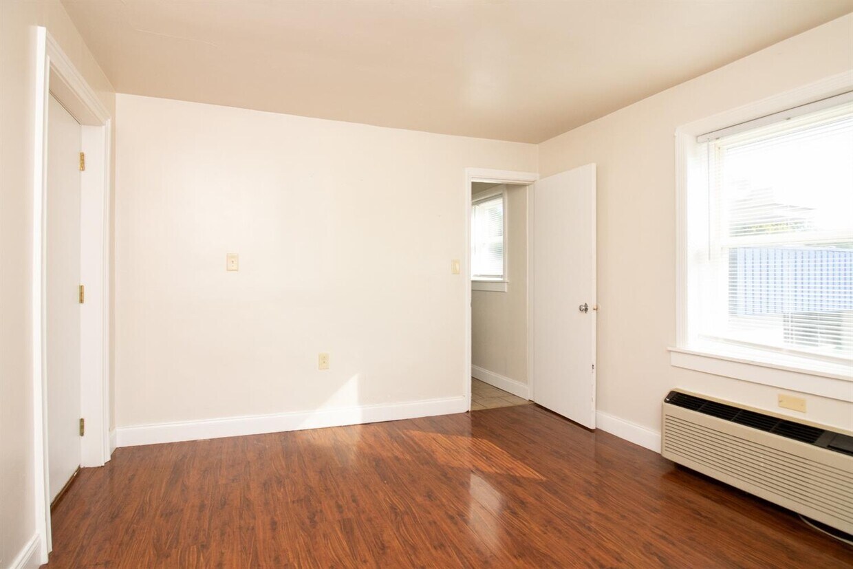 Foto principal - 205 E Main St