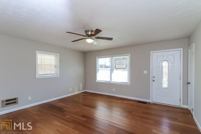 Foto del edificio - 5750 Hill Rd SW