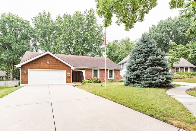Building Photo - Beautiful 3 Bed Overland Park Ranch Home NEWLY REMODELED